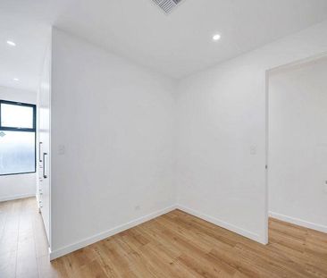 Brand New Terrace Home-stunning oversized kitchen with stone bencht... - Photo 1