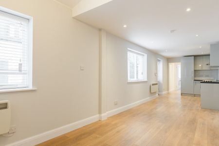 Stunning High Spec One Bedroom Conversion to Let in a Secluded Mews in Twickenham. No parking. - Photo 5