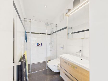 Helle, moderne 4.5-Zimmer-Wohnung mit einzigartiger Terrasse und Panorama-Aussicht in Spiez - Foto 5