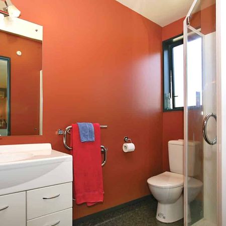 Superb Studio Room Accommodation - Available now! - Photo 4