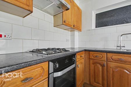 3 bedroom detached house to rent - Photo 5
