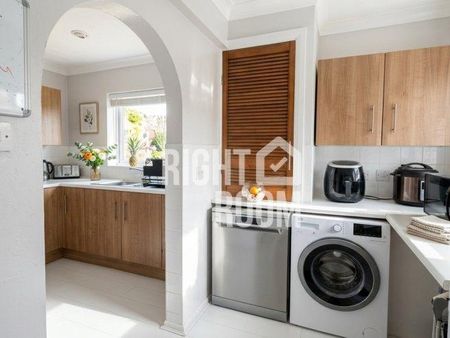1 bedroom in a house share to rent - Photo 5
