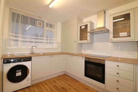 3 bedroom flat to rent - Photo 5