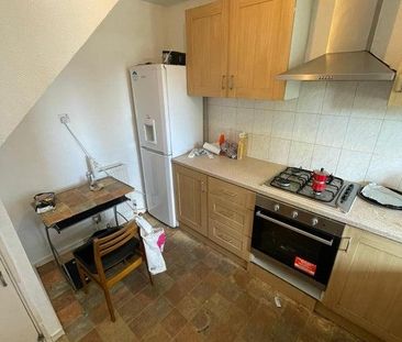 1 bedroom in a flat share to rent - Photo 3