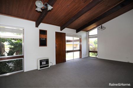 5 Falcon Place, Kooringal, NSW 2650 - Photo 4