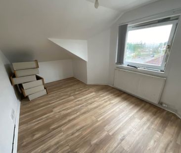 Price £1,350 pcm - Available Now - Part Furnished - Photo 3