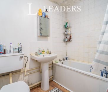 2 bedroom flat to rent Dads Wood - Photo 6