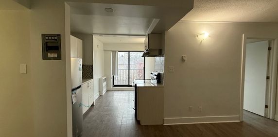 420 Parkdale Ave - Photo 2