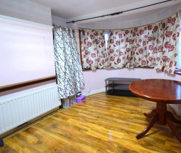 4 bedroom semi-detached house to rent - Photo 2