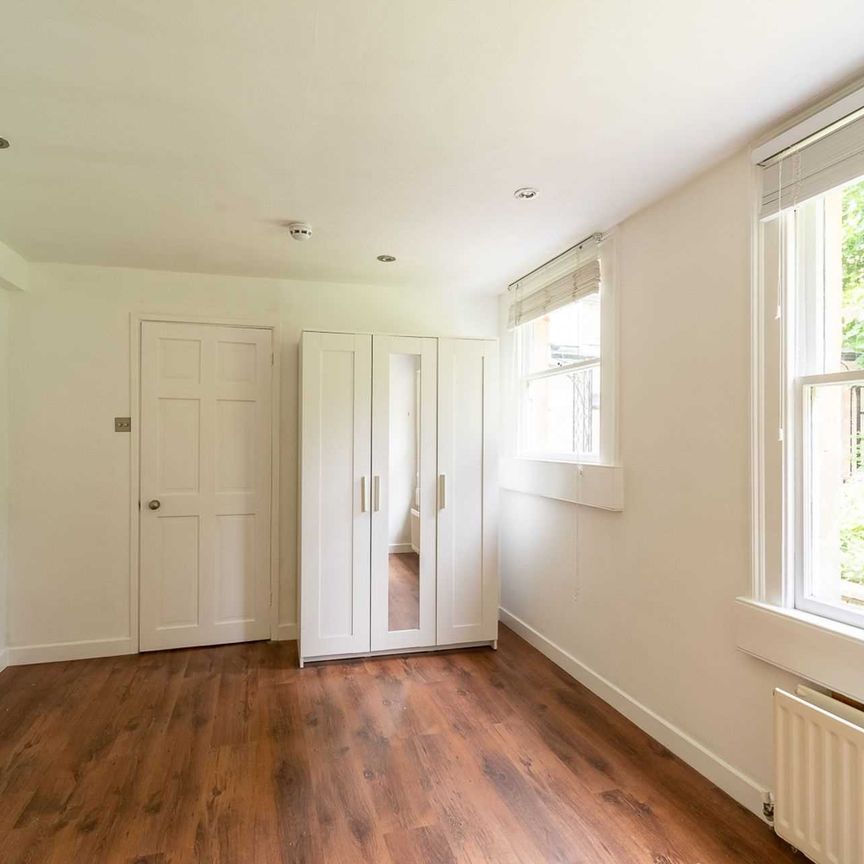 London Road - Photo 1