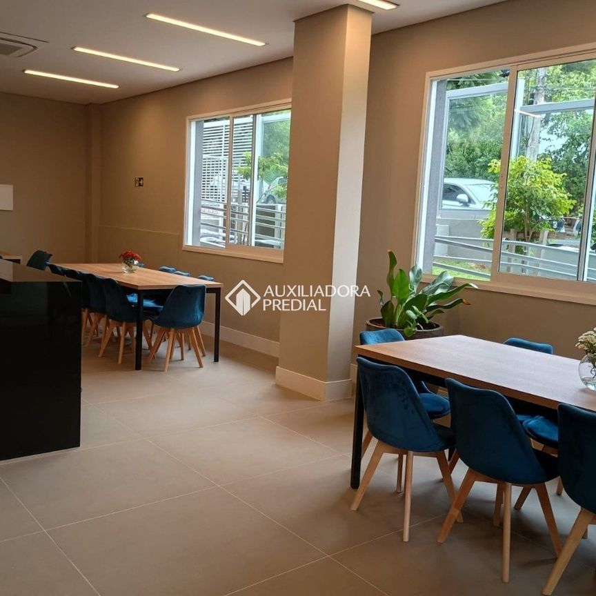 Apartamento com 2 quartos e 69m² para alugar em Moinhos de Vento, Porto Alegre. - Photo 1