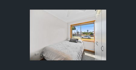 Modern 3 Bedroom home - Photo 3