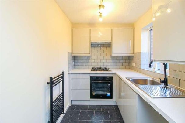 Woodhead Close, Ossett, WF5 - Photo 1