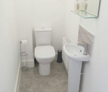 Detached house to rent on - Photo 2