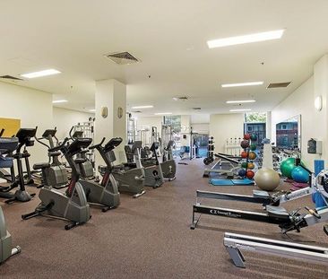 Stylish Fully Furnished Apartment in the Heart of Carlton - Photo 3