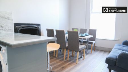 Room in a shared 8-bedroom apartment, Inns Quay, Dublin - Photo 2