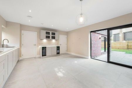5 bedroom detached house to rent - Photo 4