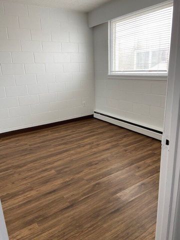 2 BDRM/1 BATH - 1909 7TH ST E - Available MAR 1 - Photo 2