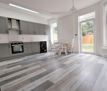 3 bedroom flat to rent - Photo 4