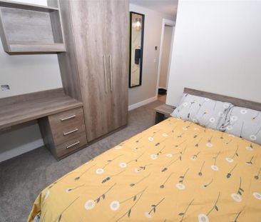 4 bedroom apartment to rent - Photo 3