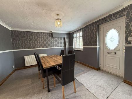 3 bedroom detached house to rent - Photo 2