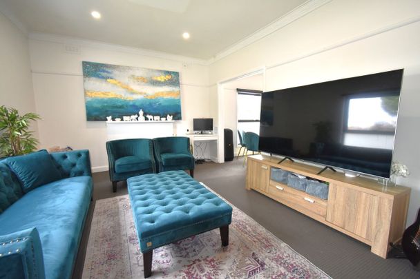 Greatly Located 3 Bedroom House in Huntingdale! - Photo 1