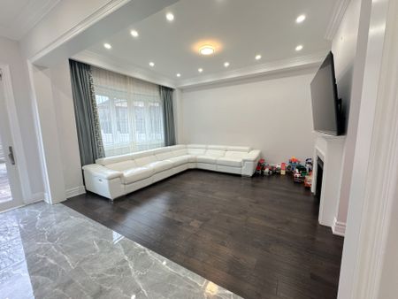 For Lease - 34 Manor Hampton Street, East Gwillimbury, Ontario - Photo 3