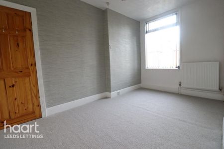 4 bedroom terraced house to rent - Photo 2