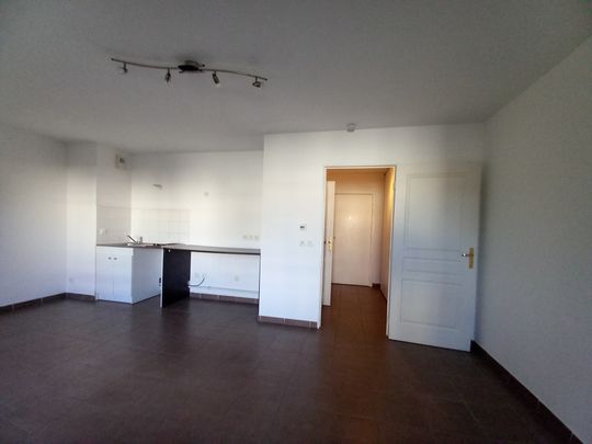 Location Appartement 1 pièce 31m² AIX EN PROVENCE 80ème - Photo 1