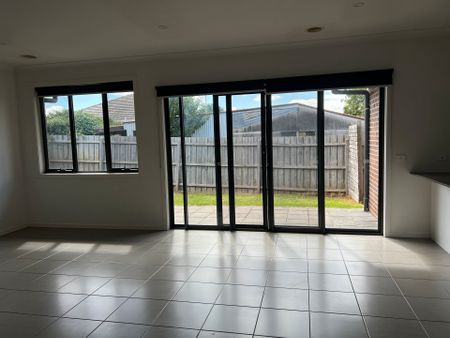 GREAT LOCATION - IMMACULATE THROUGHOUT - Photo 2