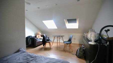 1 bedroom in a house share to rent - Photo 2