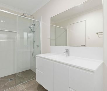 Family Home in White Rock - Walk to Nature! - Photo 3