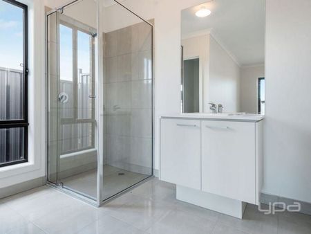 4 BEDROOM HOME - Photo 3