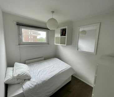 13 Corringham House (i) – Room 4 - Photo 3
