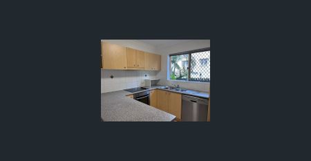 Centrally located home with secure courtyard - Photo 3