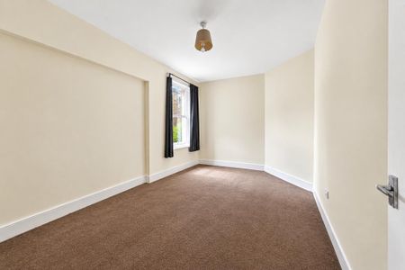 3 bedroom apartment to rent - Photo 4