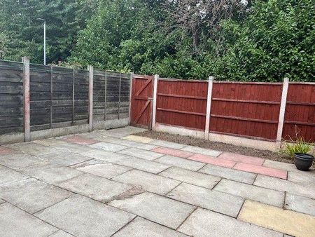3 bedroom mews to rent - Photo 4