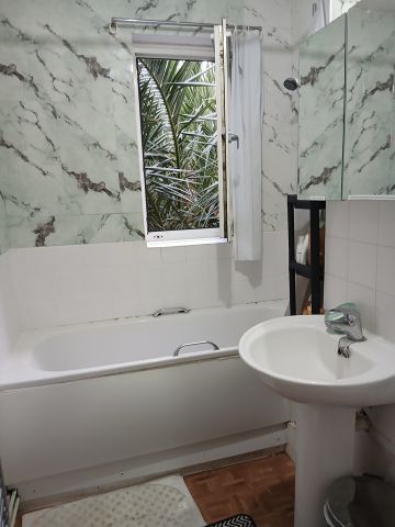 Room in a Shared Flat, Hookham Court, SW8 - Photo 2