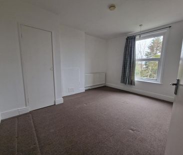 3 bedroom end of terrace house to rent - Photo 2