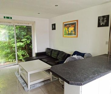 6 bedroom townhouse to rent - Photo 2