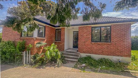 Lovely Renovated Family Home Otara - Photo 4