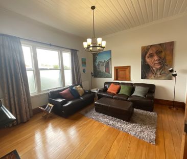 EXECUTIVE HOME CENTRALLY LOCATED - Photo 3