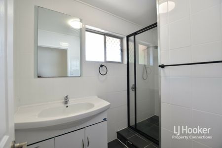 2 BEDROOM UNIT HANDY TO ALL AMENITIES!! - Photo 4