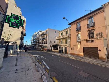 NICE CARRAS - STUDIO MEUBLE AVEC CHAMBRE - BALCON. - Photo 3