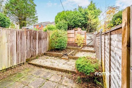 May Tree Close, Winchester, SO22 - Photo 5