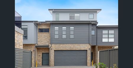 Brand New Three-Storey Townhouse in Fairy Meadow - Photo 3
