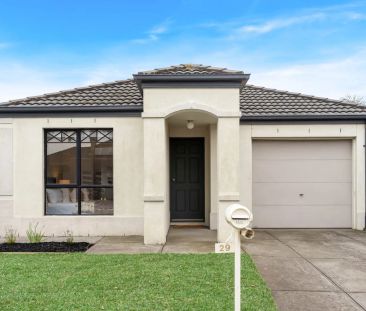 Cosy Family Home in a Prime Craigieburn Location - Photo 1