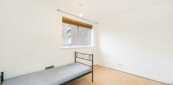 Parkgate Road, SW11 4PJ, London - Photo 2