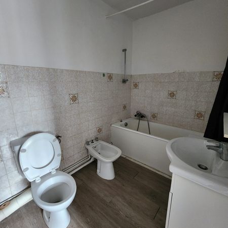 Location Appartement 2 pièces 38m² OLORON STE MARIE 64400 - Photo 4