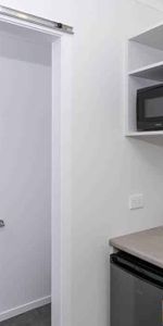 Furnished Studio Room in Hamilton East - Photo 4